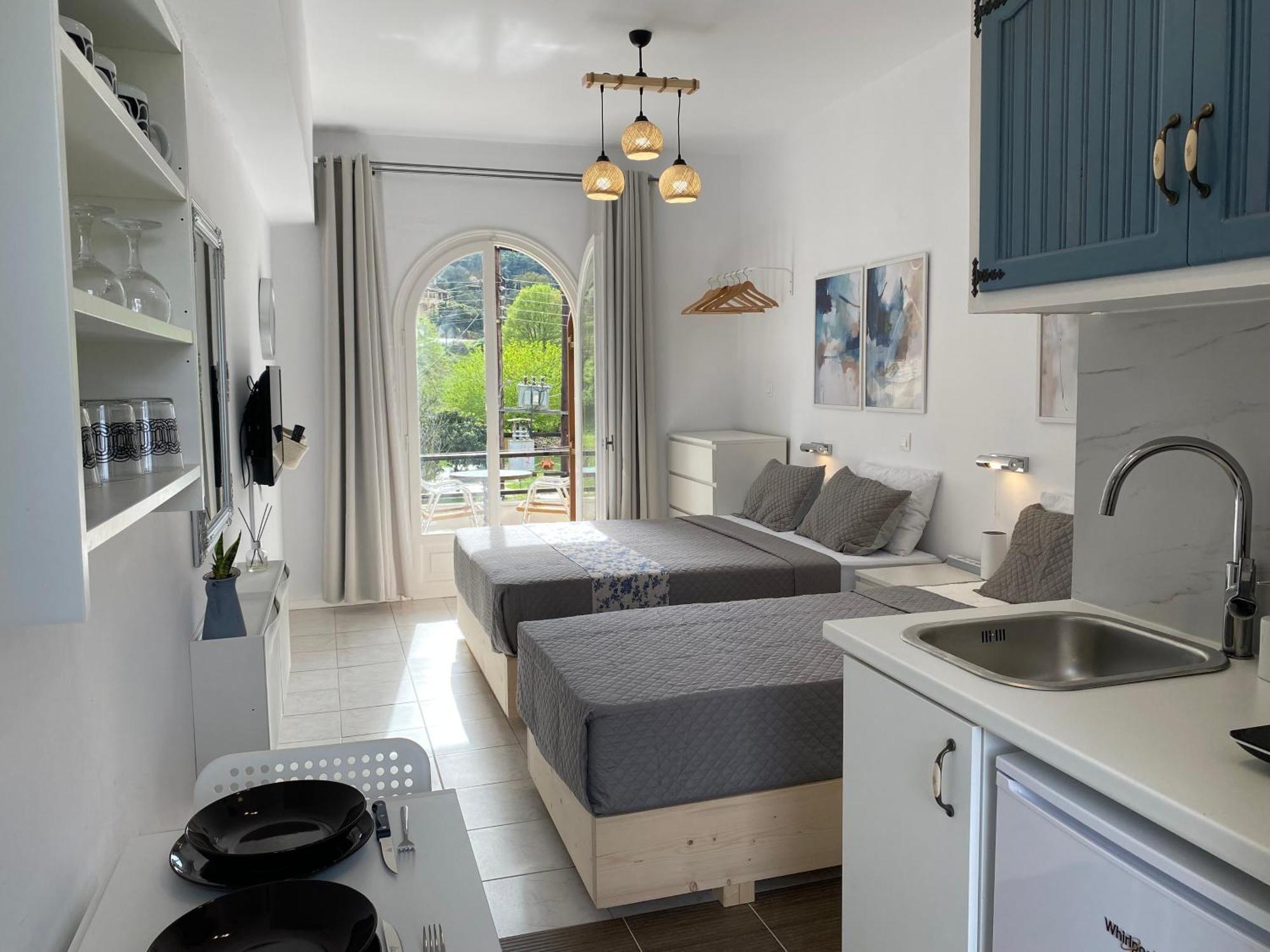 Navy Apartment With Mountain View &Private Parking Vátos Eksteriør billede